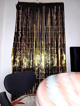 CarolinePolsen online show from 12/03/25, 06:39