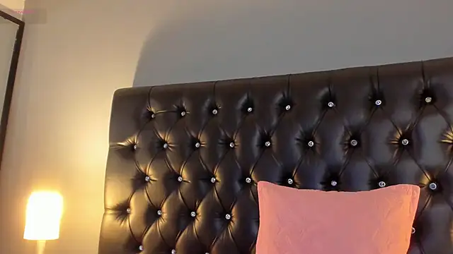 Snapshot of Catty_Foxx chatting on 03/13/25, 05:39 Catty Foxx online show from 03/13/25, 05:39