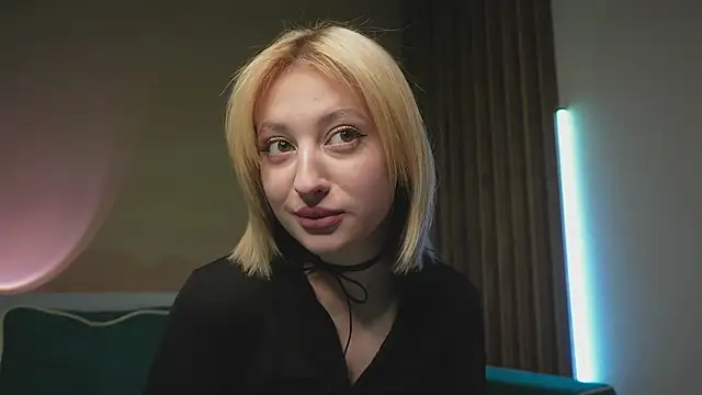 milasmiu online show from 02/13/25, 03:03