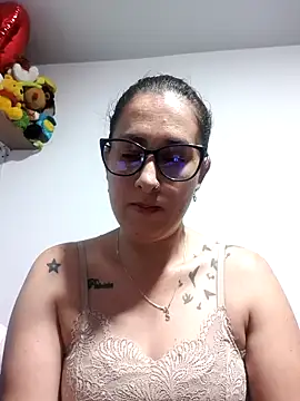 Snapshot of CHARLOTTE_1711 chatting on 10/31/25, 04:24 CHARLOTTE 1711 online show from 10/31/25, 04:24