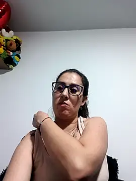 Snapshot of CHARLOTTE_1711 chatting on 11/01/25, 03:30 CHARLOTTE 1711 online show from 11/01/25, 03:30