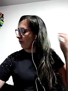 Snapshot of CHARLOTTE_1711 chatting on 11/06/25, 04:02 CHARLOTTE 1711 online show from 11/06/25, 04:02