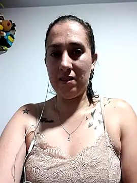 Snapshot of CHARLOTTE_1711 chatting on 11/13/25, 03:38 CHARLOTTE 1711 online show from 11/13/25, 03:38