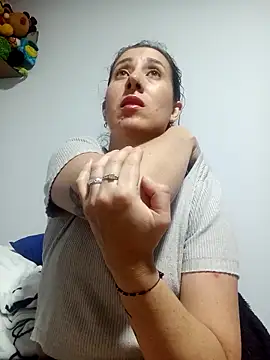 Snapshot of CHARLOTTE_1711 chatting on 12/19/25, 04:52 CHARLOTTE 1711 online show from 12/19/25, 04:52