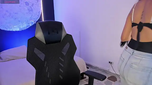 BellaaStorm online show from 11/04/25, 04:33