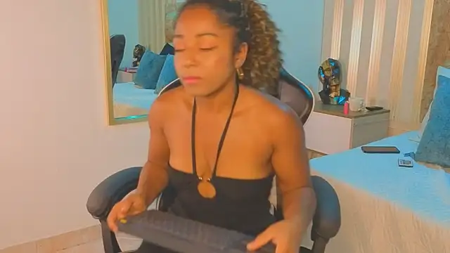 avis lara online show from 03/07/26, 06:49