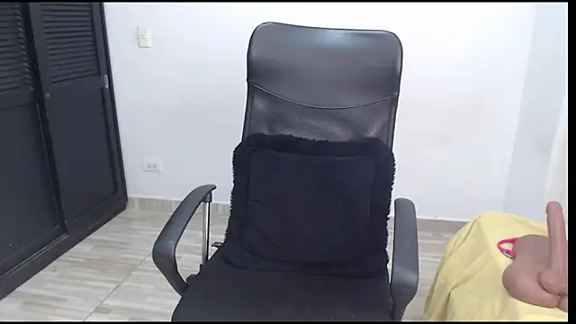 avis lara online show from 04/15/26, 05:14