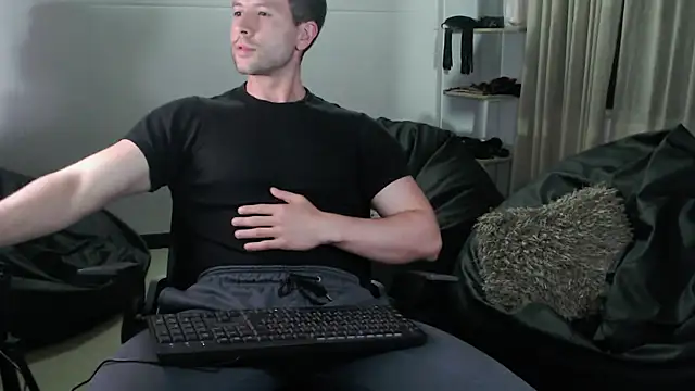 Snapshot of hairyncuteass chatting on 01/26/25, 12:37 hairyncuteass online show from 01/26/25, 12:37