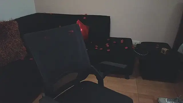 Snapshot of hairyncuteass chatting on 02/15/25, 12:37 hairyncuteass online show from 02/15/25, 12:37