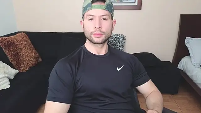 Snapshot of hairyncuteass chatting on 02/18/25, 01:33 hairyncuteass online show from 02/18/25, 01:33