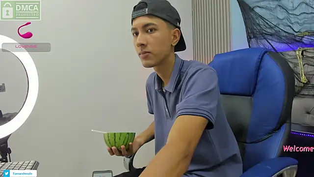 Snapshot of HarolddXL chatting on 10/30/25, 01:23 HarolddXL online show from 10/30/25, 01:23