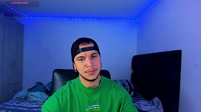 Snapshot of austinoficial chatting on 02/08/25, 09:25 austinoficial online show from 02/08/25, 09:25