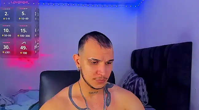 Snapshot of austinoficial chatting on 02/12/25, 11:30 austinoficial online show from 02/12/25, 11:30