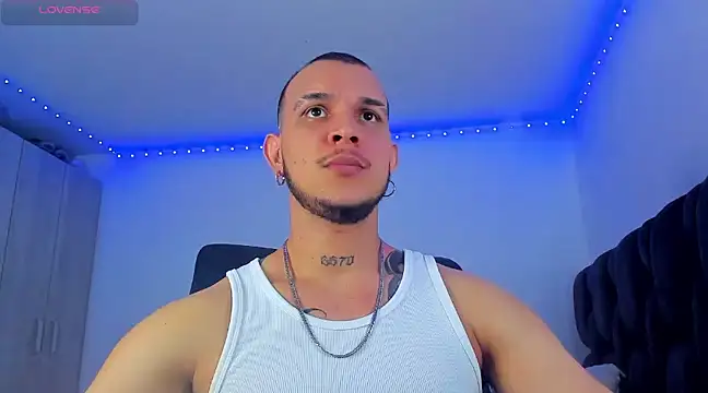 Snapshot of austinoficial chatting on 02/14/25, 12:19 austinoficial online show from 02/14/25, 12:19