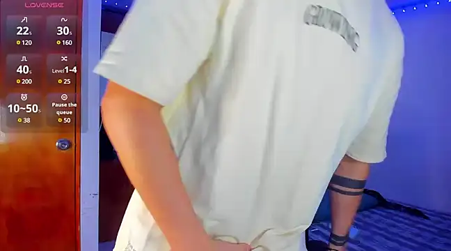 Snapshot of austinoficial chatting on 02/25/25, 03:31 austinoficial online show from 02/25/25, 03:31