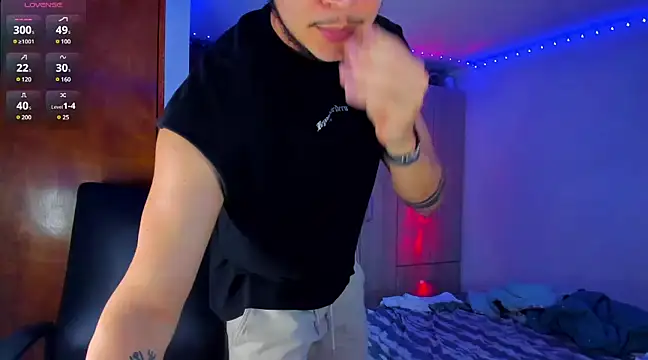 Snapshot of austinoficial chatting on 03/16/25, 02:10 austinoficial online show from 03/16/25, 02:10