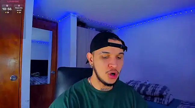 Snapshot of austinoficial chatting on 03/21/25, 02:28 austinoficial online show from 03/21/25, 02:28