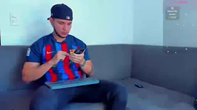 Snapshot of austinoficial chatting on 10/13/25, 08:42 austinoficial online show from 10/13/25, 08:42