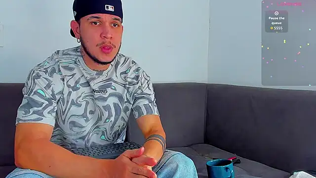 Snapshot of austinoficial chatting on 10/17/25, 08:33 austinoficial online show from 10/17/25, 08:33