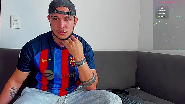 Snapshot of austinoficial chatting on 10/23/25, 08:29 austinoficial online show from 10/23/25, 08:29