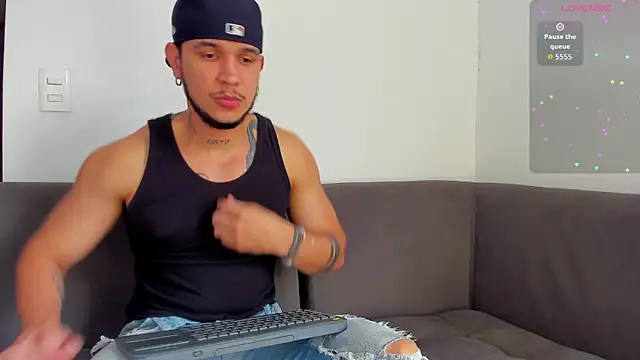 Snapshot of austinoficial chatting on 10/30/25, 08:20 austinoficial online show from 10/30/25, 08:20