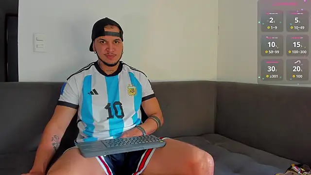 Snapshot of austinoficial chatting on 11/12/25, 08:52 austinoficial online show from 11/12/25, 08:52