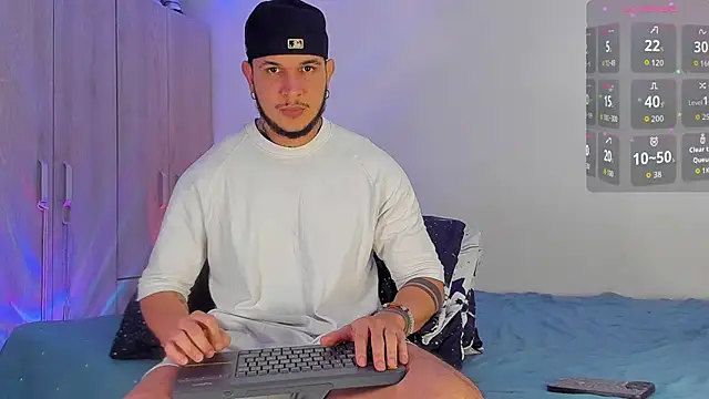 Snapshot of austinoficial chatting on 11/18/25, 09:08 austinoficial online show from 11/18/25, 09:08