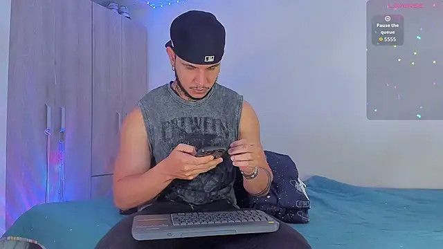 Snapshot of austinoficial chatting on 11/20/25, 07:46 austinoficial online show from 11/20/25, 07:46