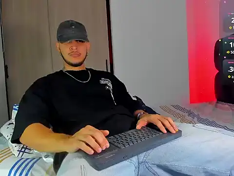 Snapshot of austinoficial chatting on 12/21/25, 07:15 austinoficial online show from 12/21/25, 07:15