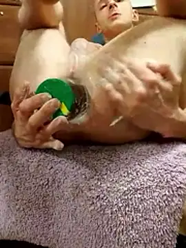 Snapshot of Bisexualhard23 chatting on 11/20/25, 12:44 Bisexualhard23 online show from 11/20/25, 12:44