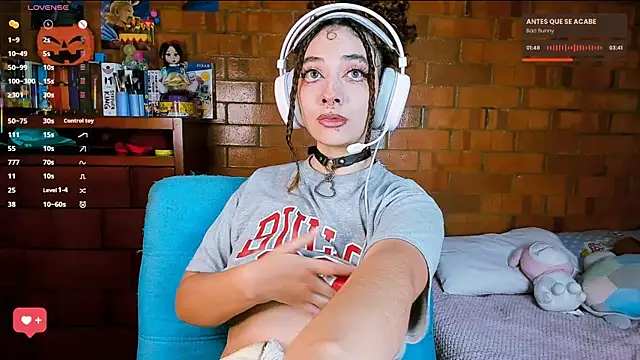 Annycolin  online show from 10/17/25, 11:18