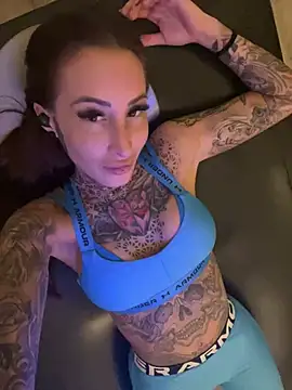 Snapshot of Black_sweet_Rose chatting on 01/26/25, 02:41 Black sweet Rose online show from 01/26/25, 02:41