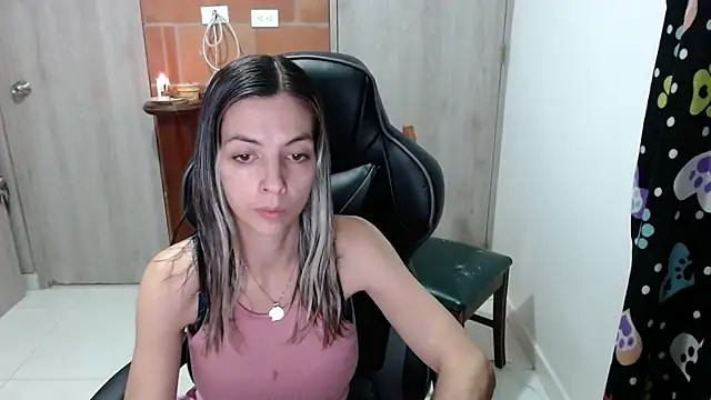 Snapshot of Princezzlove3 chatting on 01/31/25, 02:48 Princezzlove3 online show from 01/31/25, 02:48