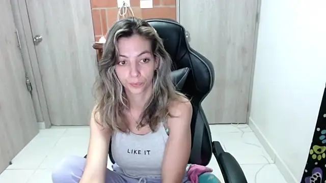 Snapshot of Princezzlove3 chatting on 02/04/25, 09:52 Princezzlove3 online show from 02/04/25, 09:52