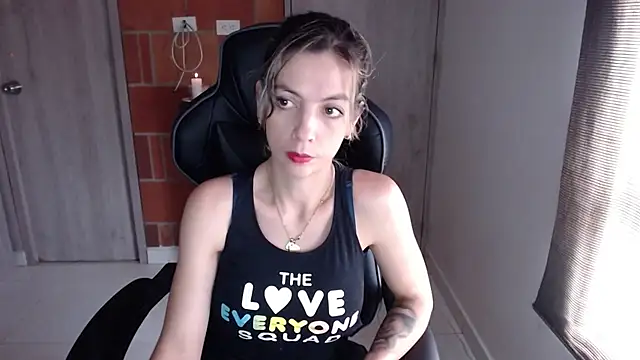 Snapshot of Princezzlove3 chatting on 03/01/25, 02:34 Princezzlove3 online show from 03/01/25, 02:34