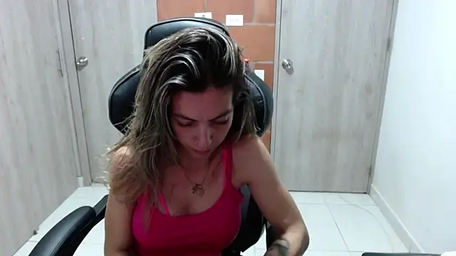 Snapshot of Princezzlove3 chatting on 03/04/25, 12:18 Princezzlove3 online show from 03/04/25, 12:18