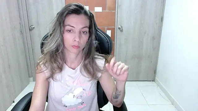 Snapshot of Princezzlove3 chatting on 03/13/25, 11:27 Princezzlove3 online show from 03/13/25, 11:27