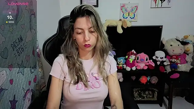 Snapshot of Princezzlove3 chatting on 09/21/25, 12:12 Princezzlove3 online show from 09/21/25, 12:12