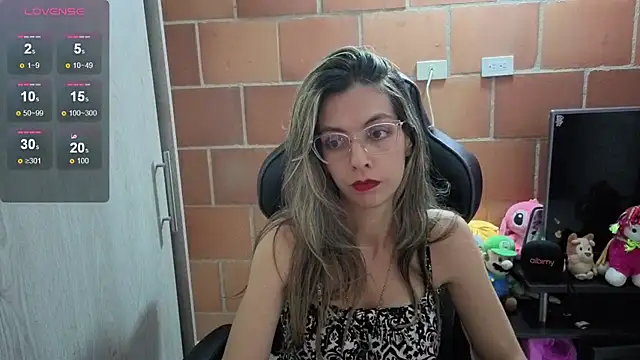 Snapshot of Princezzlove3 chatting on 10/19/25, 12:22 Princezzlove3 online show from 10/19/25, 12:22