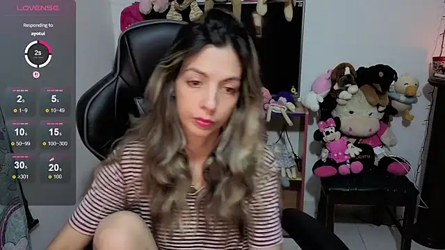 Snapshot of Princezzlove3 chatting on 11/22/25, 11:48 Princezzlove3 online show from 11/22/25, 11:48