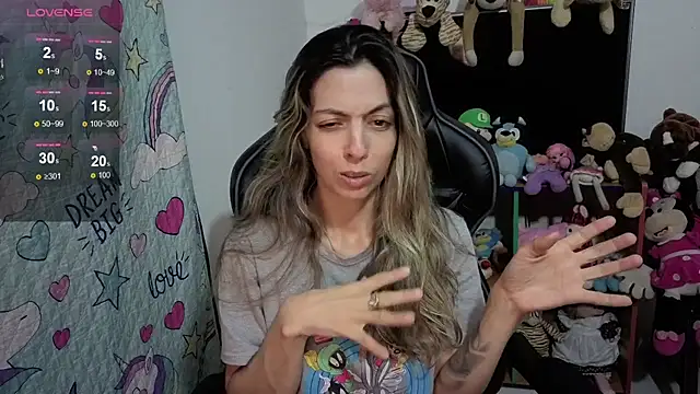 Snapshot of Princezzlove3 chatting on 11/25/25, 12:32 Princezzlove3 online show from 11/25/25, 12:32