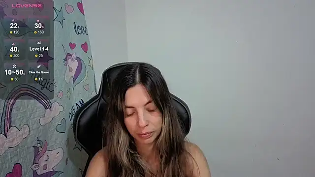 Snapshot of Princezzlove3 chatting on 12/15/25, 02:16 Princezzlove3 online show from 12/15/25, 02:16