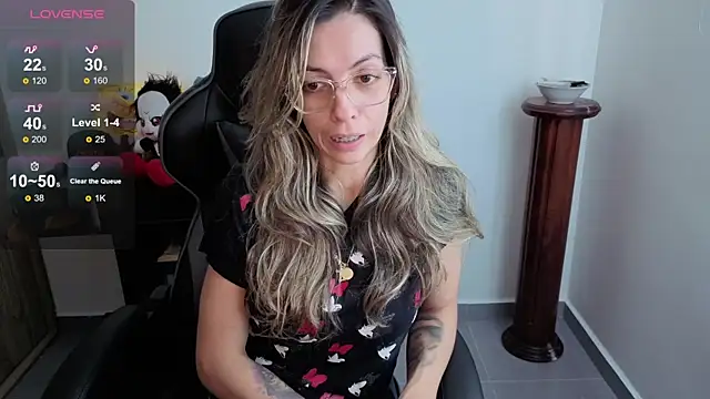 Snapshot of Princezzlove3 chatting on 01/06/26, 06:00 Princezzlove3 online show from 01/06/26, 06:00