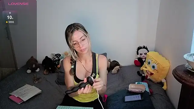 Snapshot of Princezzlove3 chatting on 02/06/26, 01:03 Princezzlove3 online show from 02/06/26, 01:03