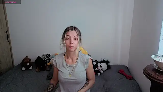 Snapshot of Princezzlove3 chatting on 02/09/26, 01:04 Princezzlove3 online show from 02/09/26, 01:04