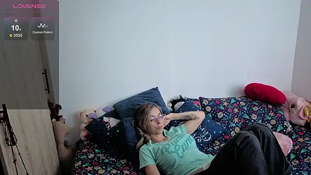 Snapshot of Princezzlove3 chatting on 02/26/26, 02:27 Princezzlove3 online show from 02/26/26, 02:27