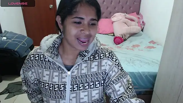 Snapshot of july-feria chatting on 10/15/25, 07:03 july-feria online show from 10/15/25, 07:03