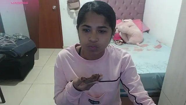 Snapshot of july-feria chatting on 11/23/25, 10:20 july-feria online show from 11/23/25, 10:20