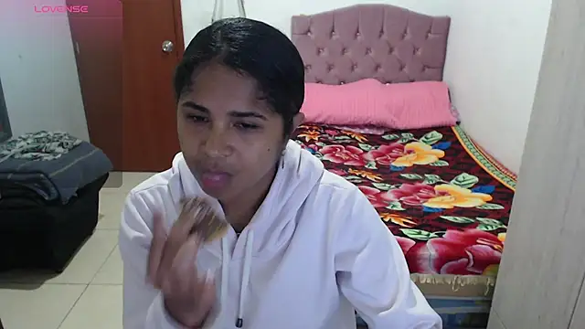 Snapshot of july-feria chatting on 11/30/25, 10:25 july-feria online show from 11/30/25, 10:25