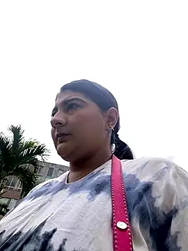 Snapshot of saraa_franco_ chatting on 01/15/26, 04:44 saraa franco online show from 01/15/26, 04:44